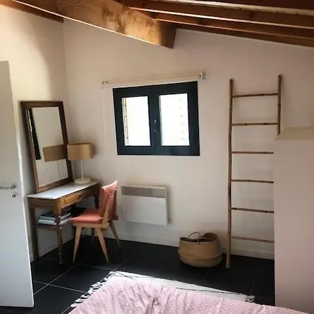 Hébergement de vacances Maison Avec Piscine Quartier Résidentiel